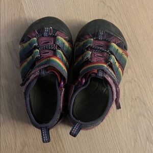 KEEN Toddler Size 7 - lightly used, great for climbers!